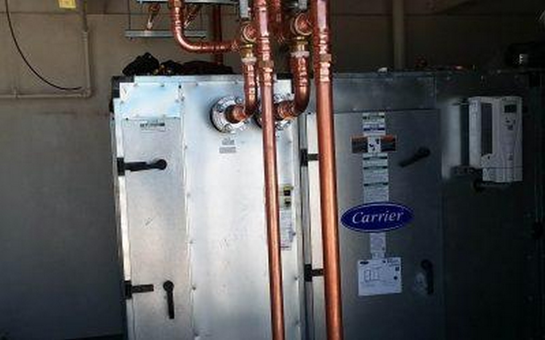 Tankless vs. Traditional Water Heaters: Weighing Your Options with 1213 Plumbing